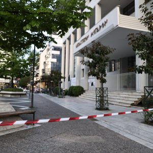 Λάρισα: Κινητοποίηση έξω από το Δικαστικό Μέγαρο