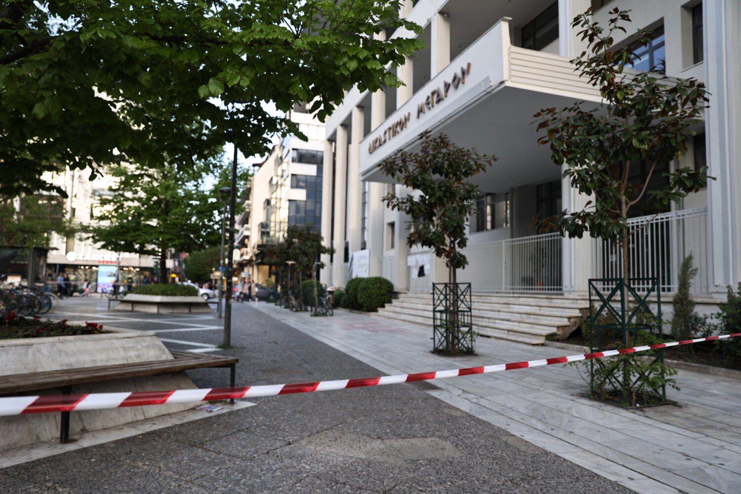 Λάρισα: Κινητοποίηση έξω από το Δικαστικό Μέγαρο