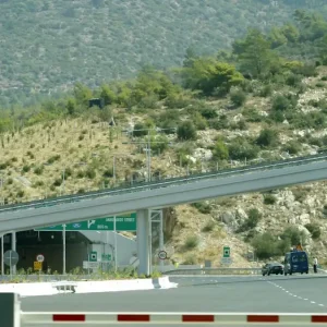 Συνελήφθη 20χρονος οδηγός: Έτρεχε με 200 χλμ/ώρα στην Περιφερειακή Υμηττού