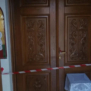 Μπούκαραν σε εκκλησία χωριού της Ελασσόνας ανήμερα Πάσχα και σήκωσαν το παγκάρι της Μ. Εβδομάδας