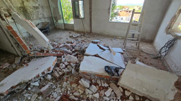 Τραγωδία στα Φάρσαλα: Νεκρός 19χρονος πυροσβέστης που καταπλακώθηκε από τοίχο στο σπίτι που ανακαίνιζε - ΒΙΝΤΕΟ