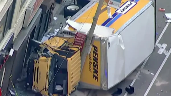 Φορτηγό έπεσε σε πεζούς στη Βοστώνη – Τουλάχιστον 4 τραυματίες