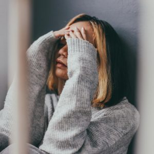 Επιστήμονας του Χάρβαρντ αποκαλύπτει αποτελεσματικό τρόπο ανακούφισης από τον συναισθηματικό πόνο