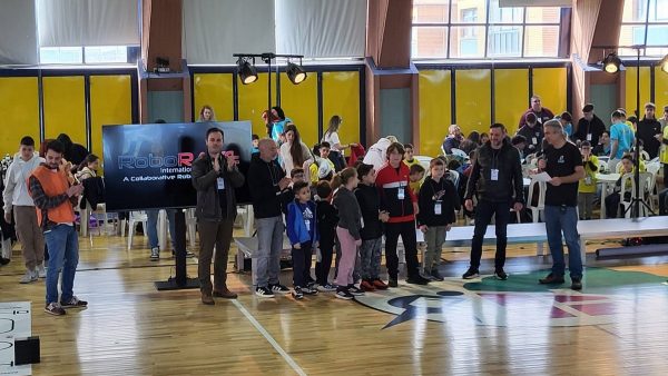 Διάκριση στον πανελλήνιο Διαγωνισμό Ρομποτικής για το 11ο Δημοτικό Λαμίας