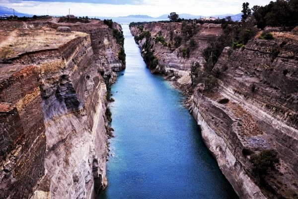 Σορός γυναίκας εντοπίστηκε να επιπλέει στον Ισθμό της Κορίνθου