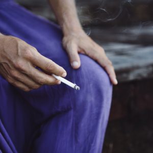 Πότε το κάπνισμα, το ποτό και η έλλειψη άσκησης αφήνουν τα πρώτα σημάδια στο σώμα μας