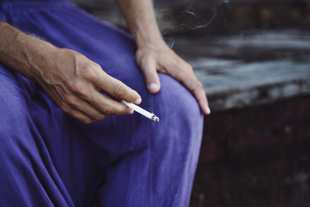 Πότε το κάπνισμα, το ποτό και η έλλειψη άσκησης αφήνουν τα πρώτα σημάδια στο σώμα μας