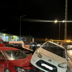 Καλαμάτα: Καραμπόλα μετά τον Επιτάφιο – 7 αυτοκίνητα έπεσαν το ένα πάνω στο άλλο
