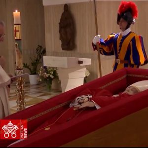 Κηδεία πάπα Φραγκίσκου: Διπλωματικό «τέτρις» και αμήχανες συναντήσεις στους VIP που θα πάνε στο Βατικανό