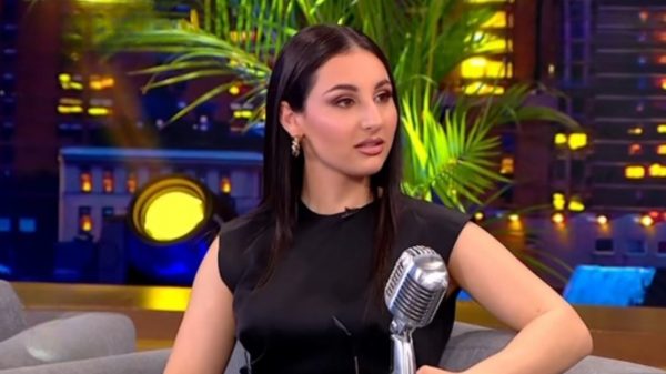 Η Κλαυδία έβγαλε για πρώτη φορά τα γυαλιά της στην κάμερα - Η αντίδραση του Γρηγόρη Αρναουτογλου