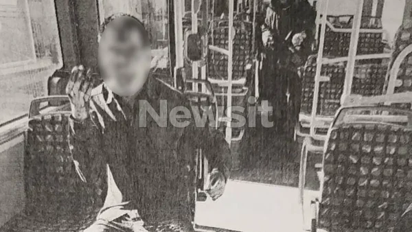 Κορωπί: Φωτογραφία ντοκουμέντο με τον 29χρονο τραυματία μετά την επίθεση του 51χρονου με το κατσαβίδι μέσα στο λεωφορείο