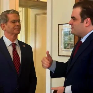 Ο Κυριάκος Πιερρακάκης συναντήθηκε με τον Αμερικανό ΥΠΟΙΚ – Στο τραπέζι οι αμερικανικές επενδύσεις