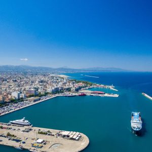 Νταλίκα παρέσυρε και σκότωσε 47χρονη ναυτικό κατά την εκφόρτωση πλοίου στο λιμάνι της Πάτρας