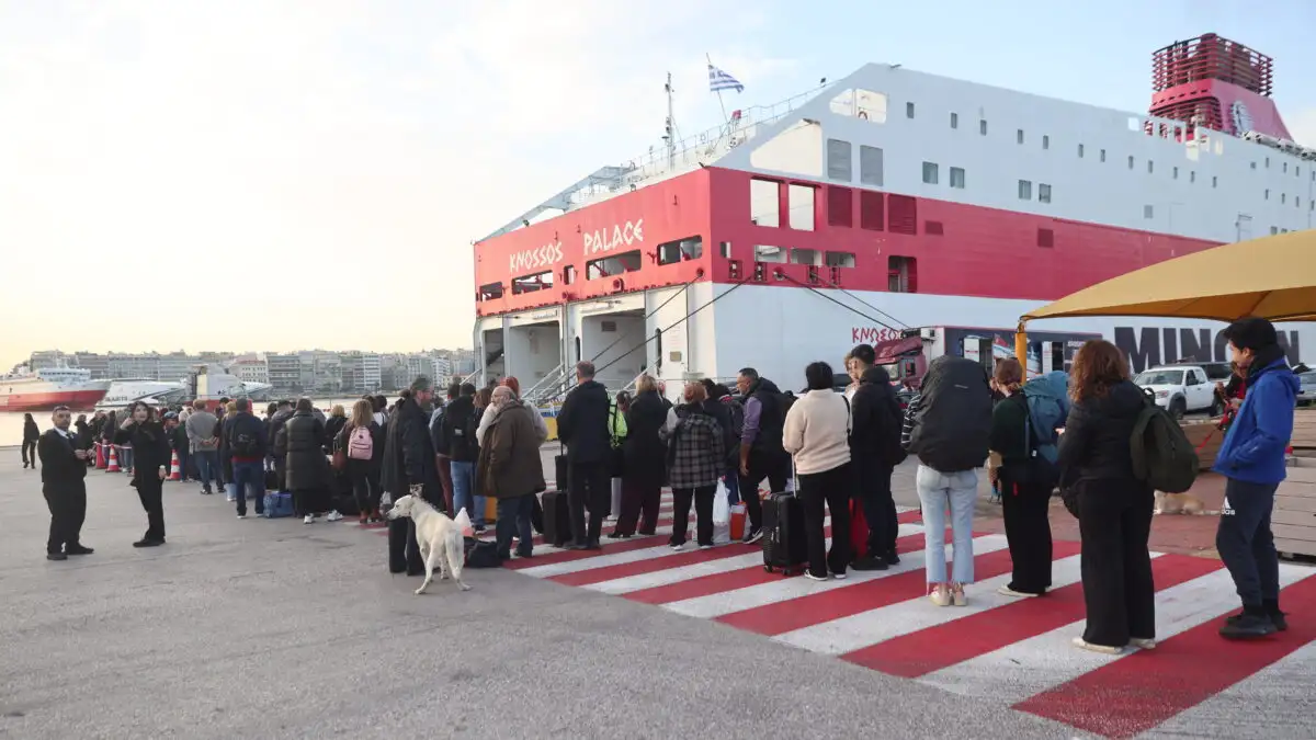 Έξοδος Πάσχα: Αυξημένη η κίνηση στο λιμάνι του Πειραιά – Εκτακτα δρομολόγια στα ΚΤΕΛ