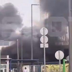 Φωτιά και εκρήξεις σε εμπορικό κέντρο της Μόσχας
