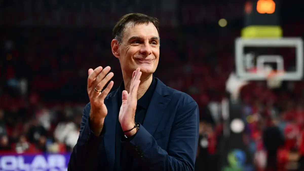 Η ομιλία του Γιώργου Μπαρτζώκα στα αποδυτήρια μετά το Ολυμπιακός – Ρεάλ: Μου αρέσει που δεν θέλατε να πανηγυρίσετε