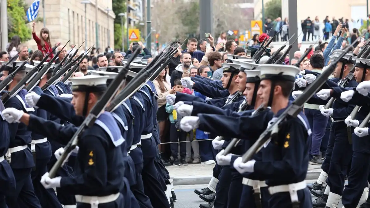Πολεμικό Ναυτικό: 20 ημέρες φυλακή στους σπουδαστές που φώναξαν σύνθημα κατά της Τουρκίας στην παρέλαση της 25ης Μαρτίου