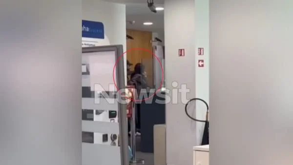 Πάτρα: «Ή θα έβαζα τέλος στη ζωή μου, ή θα λήστευα την τράπεζα», είπε στην απολογία του ο 54χρονος που άρπαξε 23.000 ευρώ