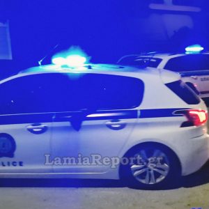 Λαμία: Έπεσε πολύ ξύλο τη νύχτα - Σε «πεδίο μάχης» μετατράπηκε η πλατεία Λαού