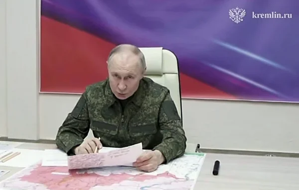 Ο Πούτιν είναι πρόθυμος να συζητήσει την πρόταση του Ζελένσκι για παύση των επιθέσεων σε μη στρατιωτικές υποδομές