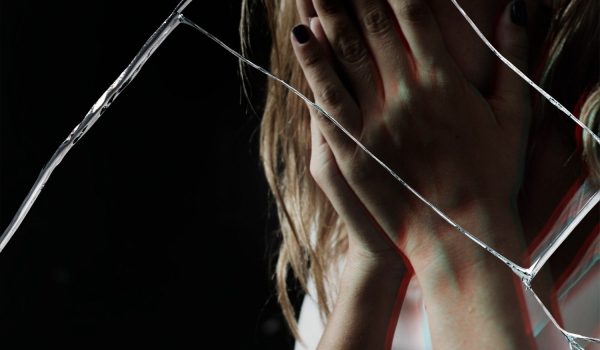 Εφιάλτης για 45χρονη, θύμα revenge porn: Το γαϊτανάκι του εκβιασμού από δύο άνδρες και δύο γυναίκες