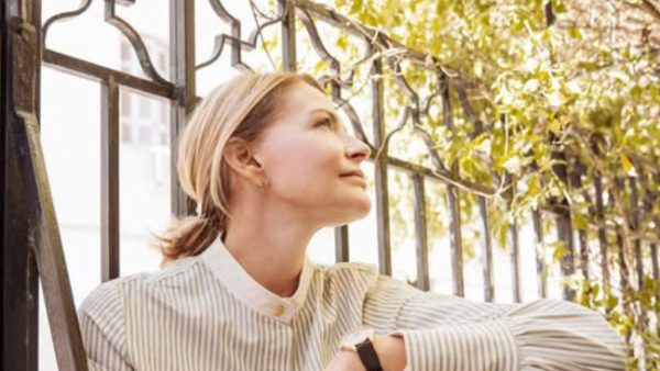 Τζένη Μπαλατσινού: Η φωτογραφία με τον 4,5 ετών γιο της να τρέχει σε παραλία της Πάτμου