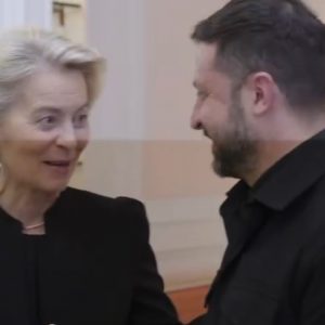 Ούρσουλα φον ντερ Λάιεν σε Ζελένσκι: «Η Ευρώπη στηρίζει την Ουκρανία στις διαπραγματεύσεις για μια δίκαιη ειρήνη»