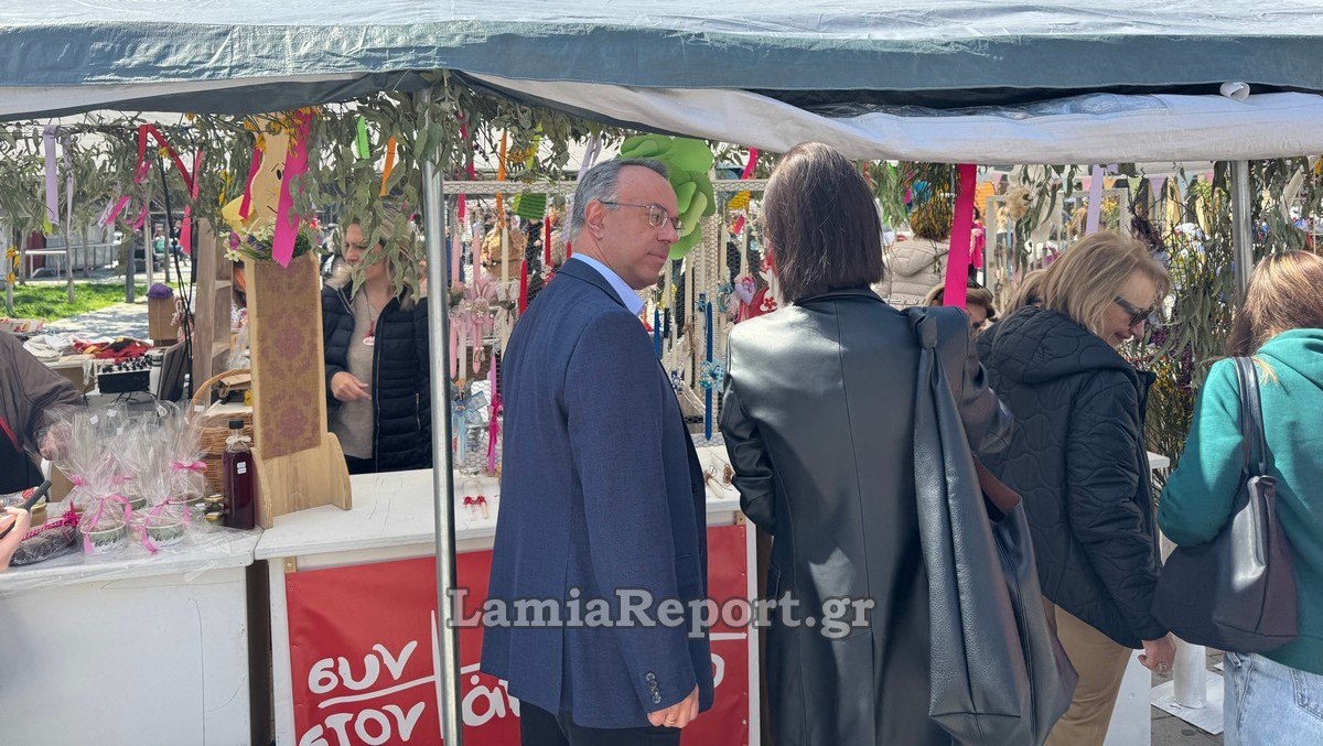 Βόλτα και ψώνια στις Πασχαλιάτικες αγορές της Λαμίας για τον Χρήστο Σταϊκούρα - ΒΙΝΤΕΟ