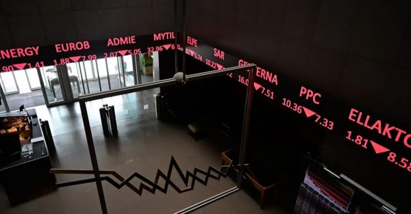Χρηματιστήριο Αθηνών: Ημέρα των παθών για τις ελληνικές μετοχές με «βουτιά» 4,83% και απώλειες 5,3 δισ. ευρώ