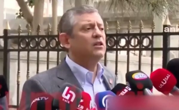 Τουρκία: Πρόεδρος του CHP ο Οζγκούρ Οζέλ – Οι επόμενες κινήσεις Ερντογάν και Κιλιτσντάρογλου