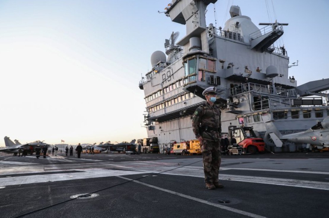 Στο Αιγαίο το αεροπλανοφόρο «Charles de Gaulle» – Ισχυρός ο άξονας συνεργασίας Ελλάδας με Γαλλία κι Ισραήλ
