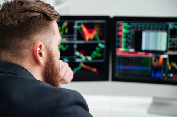 Ψάχνει κατεύθυνση η Wall Street - Νευρικότητα και εναλλαγές στους δείκτες, επιφυλακτικοί οι επενδυτές