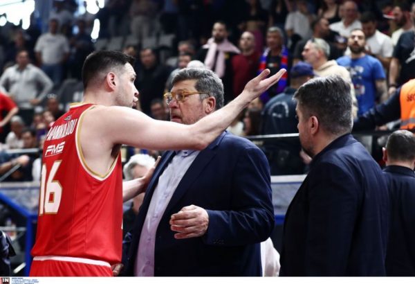 Διακόπηκε το Πανιώνιος – Ολυμπιακός: Χαμός πίσω από τον πάγκο των ερυθρολεύκων (Βίντεο)