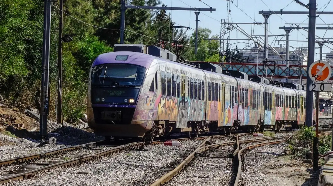 Ακινητοποιήθηκε ο Προαστιακός από Χαλκίδα λόγω βλάβης – Απομακρύνθηκαν με ασφάλεια οι 51 επιβάτες
