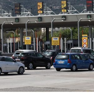 Αδειάζει η Αθήνα για το Πάσχα: Βελτιωμένη η έξοδος μετά τις μεγάλες καθυστερήσεις