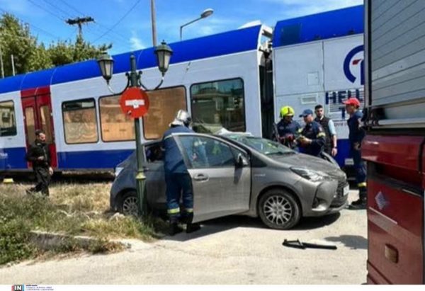 «Παρά τρίχα» γλίτωσε η γιατρός που πέρασε με κλειστή μπάρα και συγκρούστηκε με τον προαστιακό στην Πάτρα (Βίντεο)