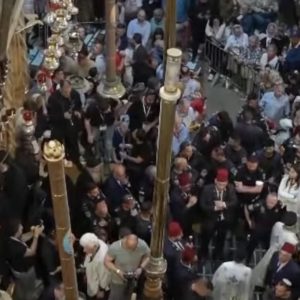 Εν αναμονή του Αγίου Φωτός όλη η χώρα