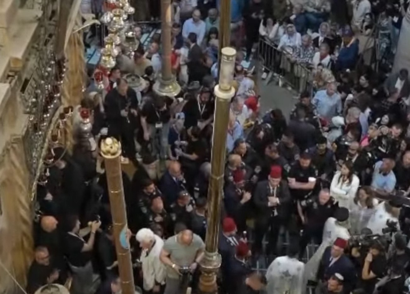 Εν αναμονή του Αγίου Φωτός όλη η χώρα