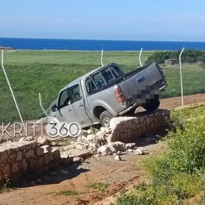 Τροχαίο με αγροτικό στα Χανιά: Στο νοσοκομείο ο οδηγός
