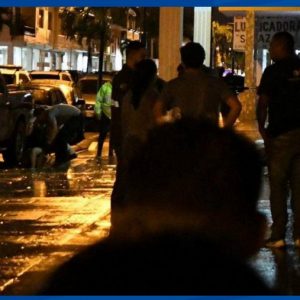 Βρετανός λιντσαρίστηκε από όχλο στον Ισημερινό - Τον έβγαλαν από το αστυνομικό τμήμα και τον έκαψαν ζωντανό