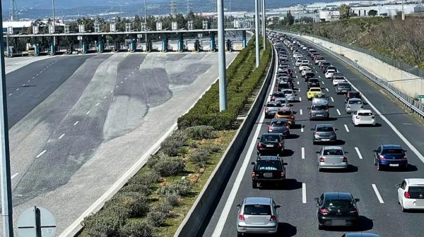 Κίνηση στους δρόμους: Καραμπόλα 5 οχημάτων στην Αθηνών Κορίνθου