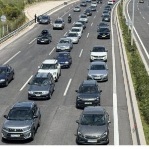 Επιστροφή εκδρομέων Πάσχα: Αυξημένη κίνηση στην Αθηνών – Κορίνθου