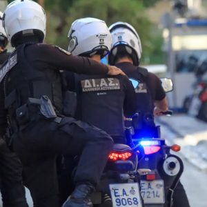 Πυροβολισμοί με καλάσνικοφ στο Χαλάνδρι έξω από ιατρικό κέντρο - Ένας νεκρός