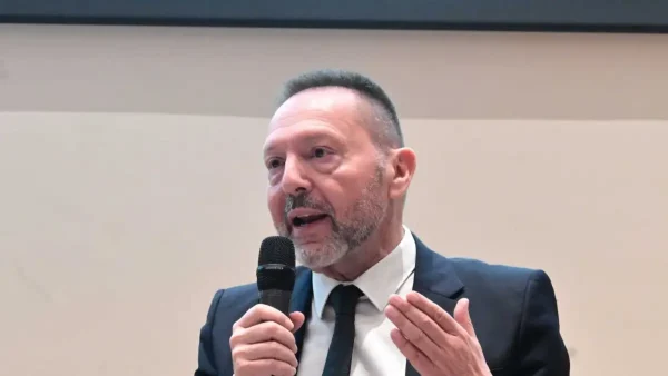 Δίκη Novartis: «Δεν ωφέλησα την εταιρεία» κατέθεσε ο Γιάννης Στουρνάρας – «Να μας πουν ποιοι τους έβαλαν»