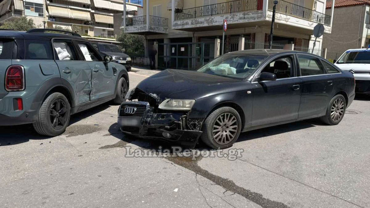 Λαμία: Τροχαίο σε διασταύρωση της πόλης - Δείτε εικόνες