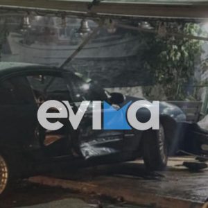 Αυτοκίνητο μπήκε σε είσοδο καταστήματος στην Ερέτρια το βράδυ του Σαββάτου