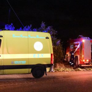 Σοβαρό τροχαίο ατύχημα στον Αλμυρό - «Καρφώθηκε» σε δέντρο και χτύπησε στο κεφάλι