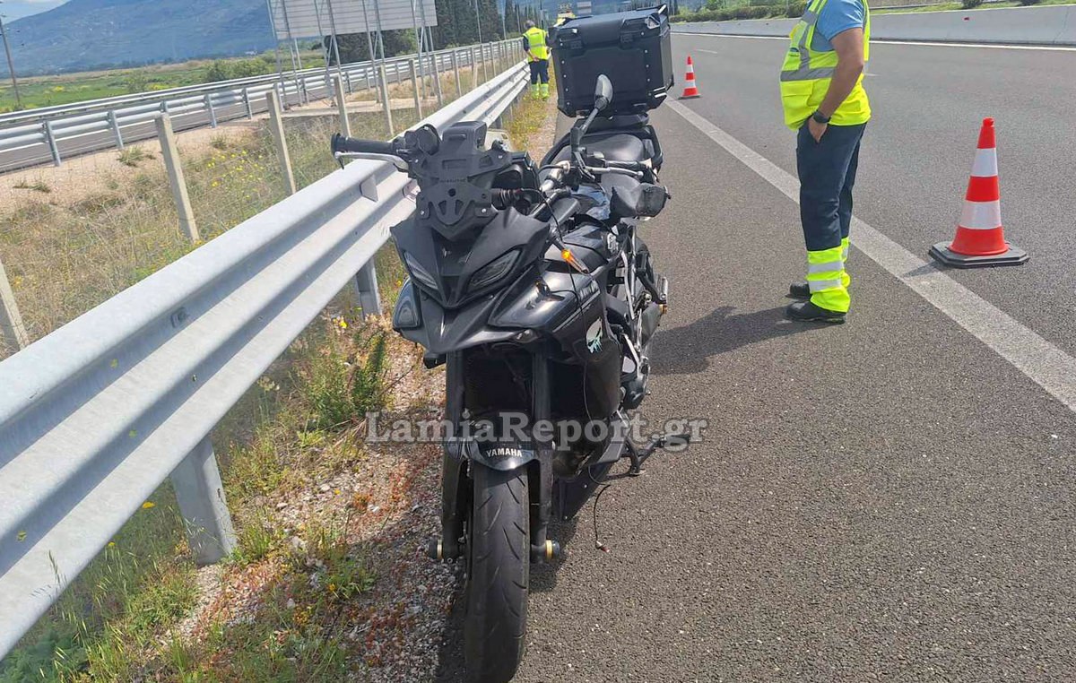 Μηχανή συγκρούστηκε με αυτοκίνητο έξω από τη Λαμία - Στο νοσοκομείο ο δικυκλιστής (ΦΩΤΟ)