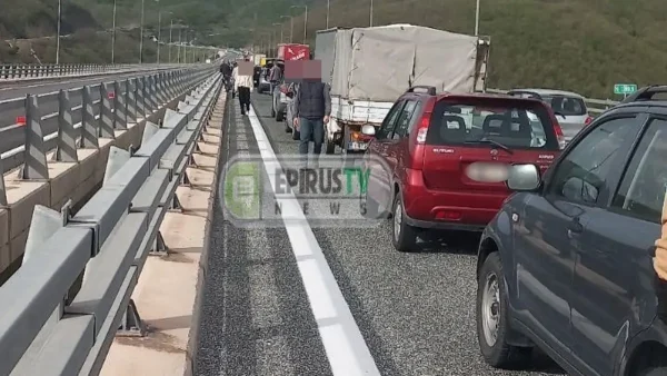 Ιωάννινα: Τροχαίο στη Σήραγγα Μπαλντούμας στην Εγνατία – 2 τραυματίες