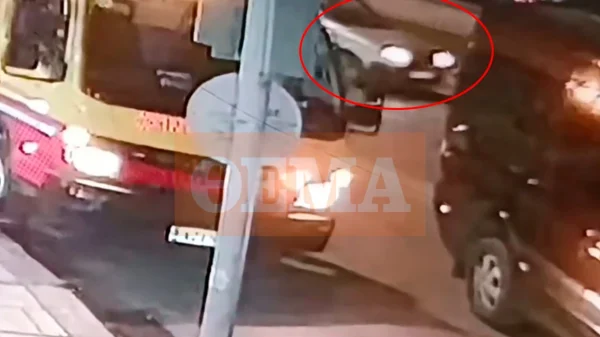 Βίντεο από τη θανατηφόρα παράσυρση της 12χρονης στου Ρέντη - Κόσμος τρέχει πανικόβλητος προς το παίδι